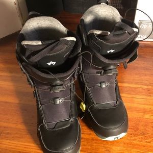 Women’s snowboard boots worn only a few times